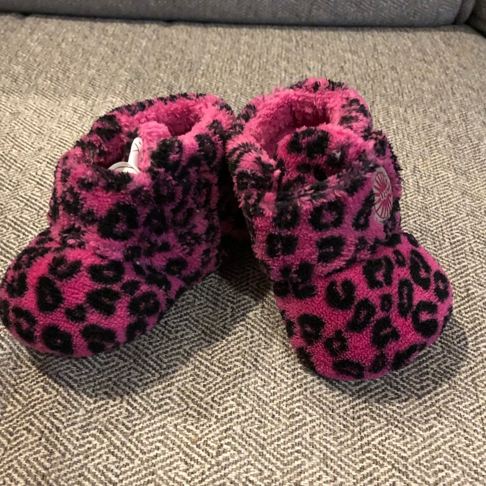 🎀🖤UGG pink and black Leonard crib booties
